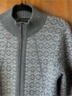 Cynthia Rowley Grey & White Patterned Knit Cardigan Full Zipper Thumb Hole Cuffs